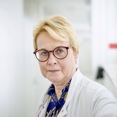 Ulla Puistola on vuoden syöpälääkäri