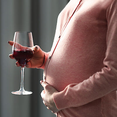 Alkoholi muuttaa alkion ensimmäisten solujen geenien toimintaa