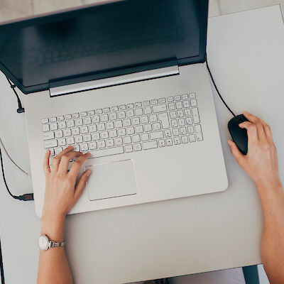 Implementing clinical guidelines – equally effective results with remote and in-person training