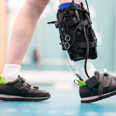 Puettavasta robotiikasta apu lasten kävelyn kuntoutukseen