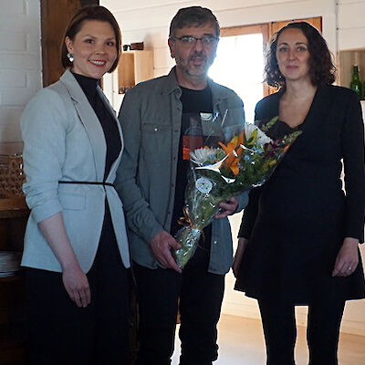 ”Sydämellinen, lempeästi muut huomioiva”