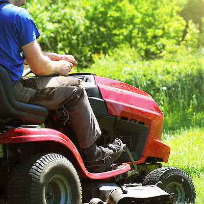 Lawnmowers cause children serious injuries of the extremities requiring surgical treatment