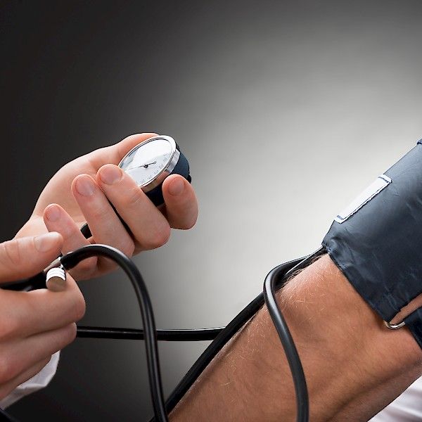 Komplisoitumattoman hypertension lääkehoito ei vastaa hoitosuosituksia
