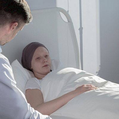 Kansallinen syöpäkeskus  helpottaa kliinikon työtä