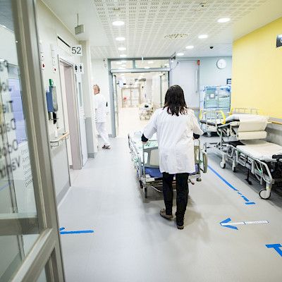 Selvitykset linjaavat sairaaloiden työnjakoa – syöpäkirurgiaa keskitettäisiin voimakkaasti
