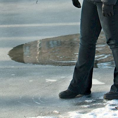 Liukastumisvammat ruuhkauttavat HUS:in päivystyksiä