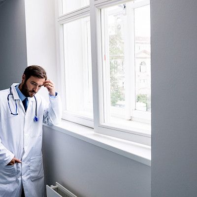Ruotsalainen terveyskeskuslääkäri väsyy
