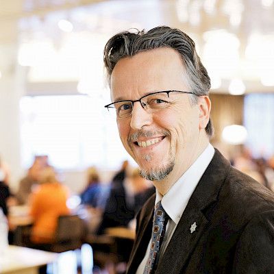 Melkein 40 vuotta lehtien toimittamista