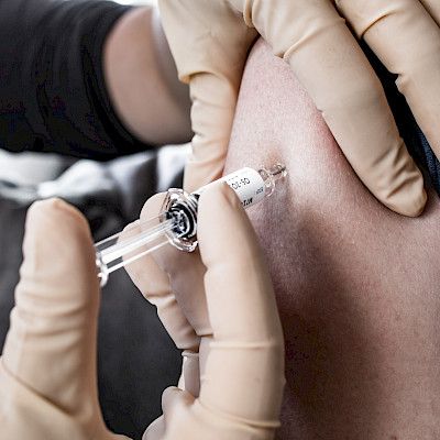 Hinkuyskä väheni kun alokkaat saivat tehosterokotteen