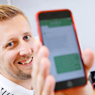 Taskussa kulkeva chat syrjäyttää videovastaanottoja