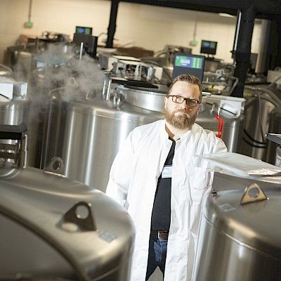 Lääkäri voi lievittää pelkoa biopankkeja kohtaan
