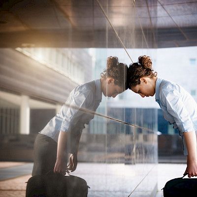 Liiallinen työstressi ja ylipitkät työpäivät kasvattavat masennusriskiä