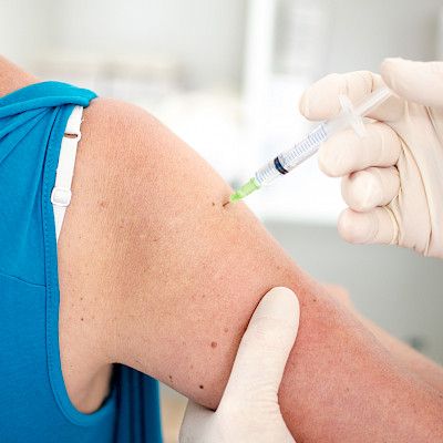 Paras influenssarokotuskattavuus on yli 80-vuotiailla miehillä