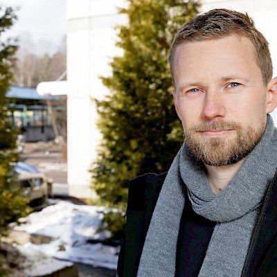 Kirjoittaminen on vastapainoa lääkärin työlle