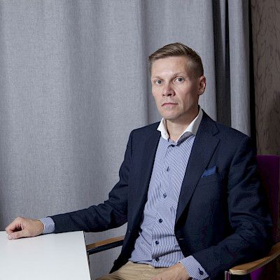 Työsuhteet ja ohjaus lisääntyvät yksityisellä