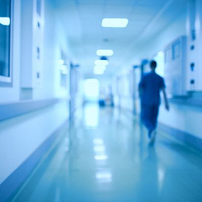 Hoitajien ylityö- ja vuoronvaihtokielto voi vaikuttaa lääkäreihin epäsuorasti