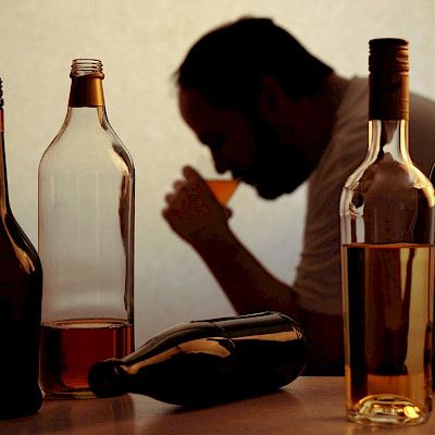 Valtaosa alkoholistien läheisistä kokee, että tarjolla ei ole riittävää apua