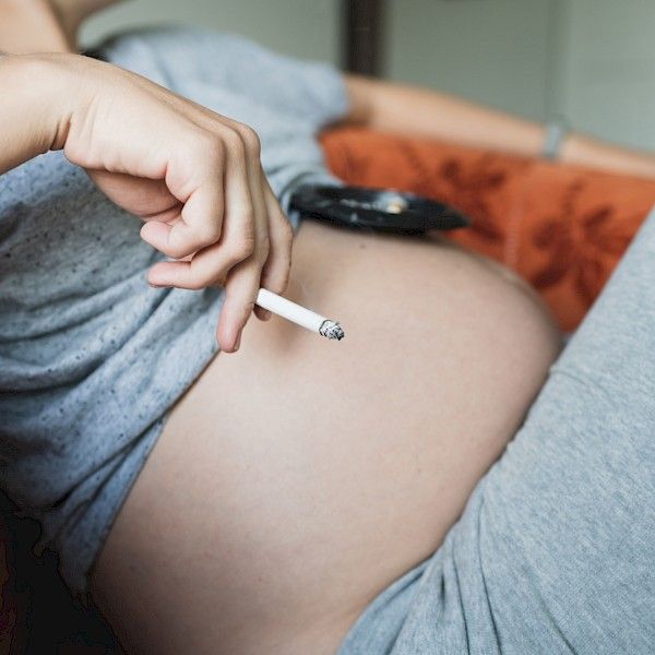 Äidin tupakointi raskausaikana on yhteydessä lapsen ADHD-riskiin