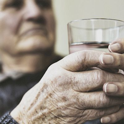 Alzheimer-potilaista kaksi kolmesta käyttää psyykenlääkettä