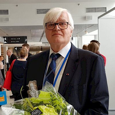 Juhani Eskola sai arkkiatrin palkinnon