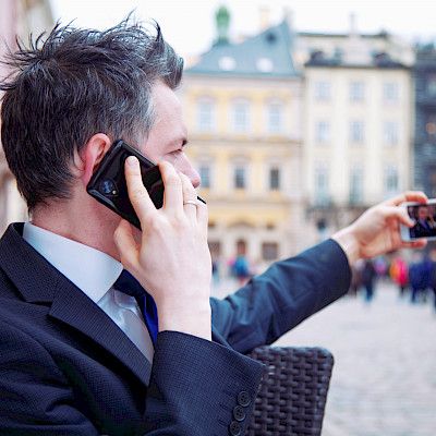 Runsas kännykän käyttö ei aiheuta päänsärkyä tai kuulo-ongelmia