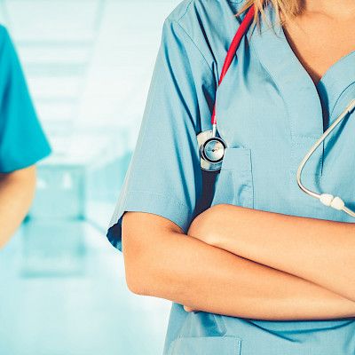 Terveydenhuollon työntekijät yliedustettuina koronatartunnoissa