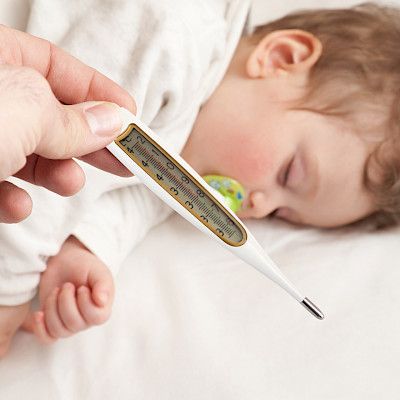 Flunssaisen vauvan uloshengitys vinkuu  – mistä taudista on kyse?