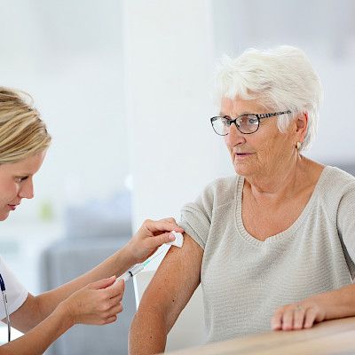 Asiantuntijaryhmä hoputtaa ikääntyneiden rokotuksia