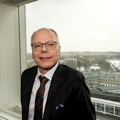 Professori Juha Tuominen Docrates Syöpäsairaalan hallitukseen