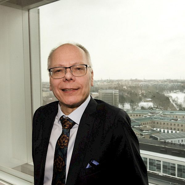Professori Juha Tuominen Docrates Syöpäsairaalan hallitukseen