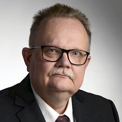 Professori Perttu Lindsberg palkittiin Neurologipäivillä