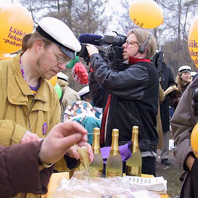 Lääkärilakossa puhallettiin yhteen hiileen