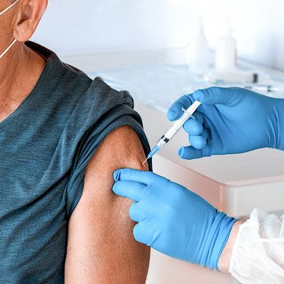 Kuka loppujen lopuksi saa neljännen koronarokotteen?