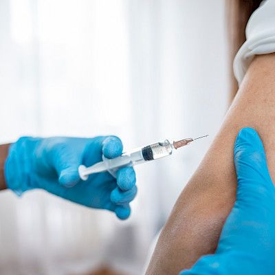 Varianttiräätälöidyt rokotteet vähensivät iäkkäiden vakavaa tautia