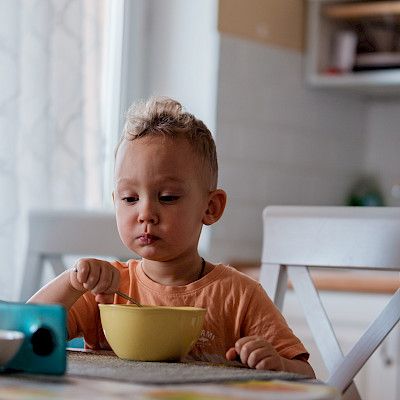 Jatkuva älylaitteella rauhoittaminen häiritsee lapsen tunteiden säätelyn kehittymistä