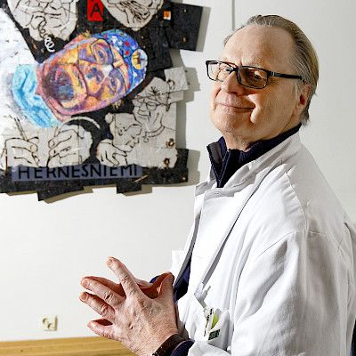 Neurokirurgi Juha Hernesniemi on kuollut