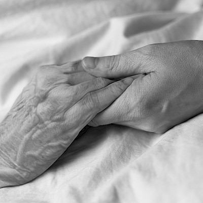 Palliatiivinen hoito on kirjattava lakiin, vaativat järjestöt