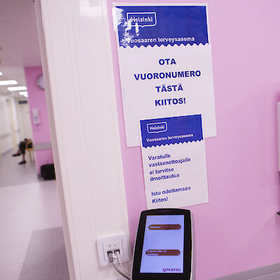 Lääkärikansanedustaja ehdottaa tekoälystä ratkaisua terveydenhuollon hukkajahtiin