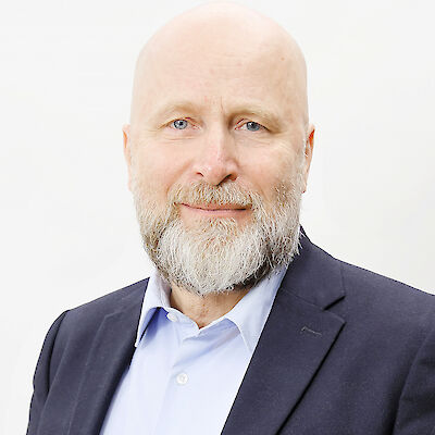 Nästan halva salen räckte upp handen