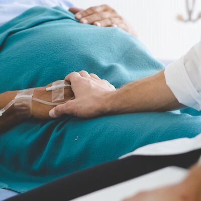 Maahanmuuttajien syöpäkuolleisuus on Suomessa syntyneitä iäkkäitä alhaisempi