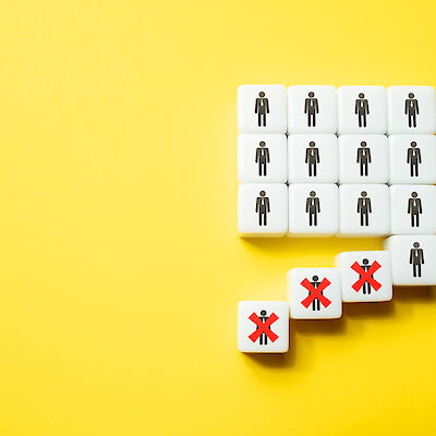 Hyvinvointialueet irtisanoivat viime vuonna lähes 1300 henkilöä