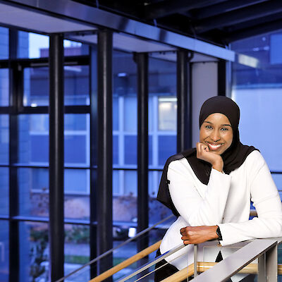 Idil Hussein haluaa avata lukijoille uusia näkökulmia