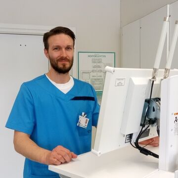 Keuhkolääkäri Jarkko Mäntylä: RSV sairastuttaa vakavasti myös aikuisia – Kuolleisuus korkeampi kuin influenssalla