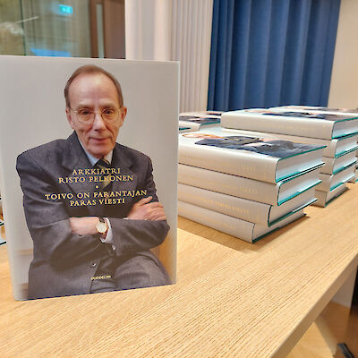 Arkkiatri Risto Pelkosen perintö koottiin kirjaksi