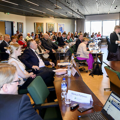 Terveyspolitiikassa pelissä isot arvot