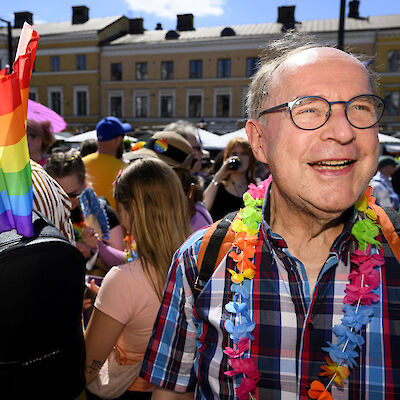 Sateenkaarinauha töissä
