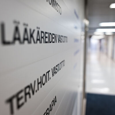 Asiakasmaksun alennus voi riippua asuinpaikasta – vähemmistö alueista tarjoaa huojennusta kiinteisiin maksuihin