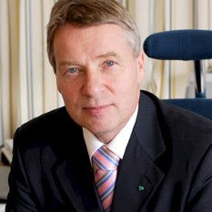Puolet HUS:n toimitusjohtajaksi hakeneista vetäytyi