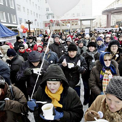 Oululainen yliopistoväki marssi ulos työpaikaltaan