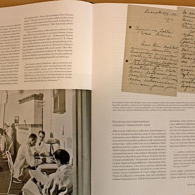 100 vuotta kirjoissa ja kansissa